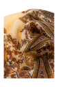 echarpe-avec-un-motif-decoratif