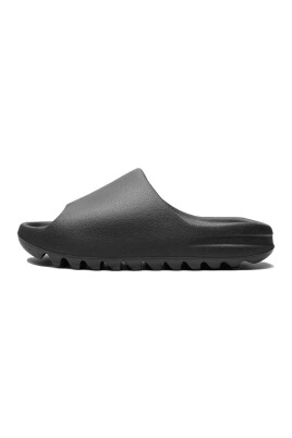 comfortable-streetwear-slides