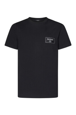 t-shirt-col-rond-noir-superposition-elegante
