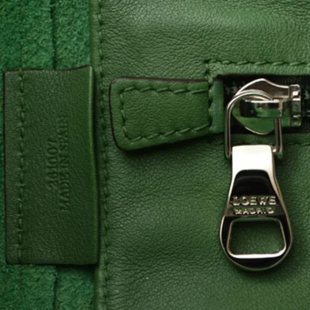 Loewe Pre-owned Fabric shoulder-bags Green Dames