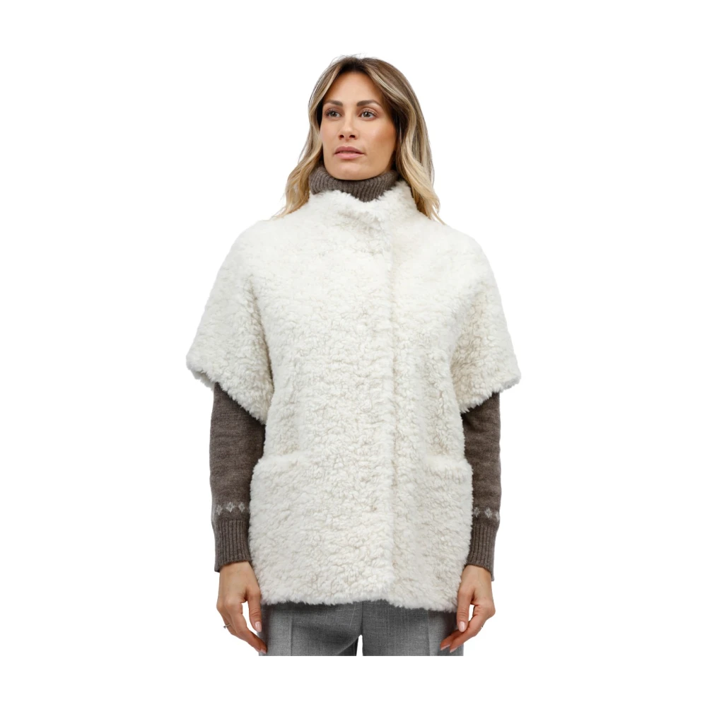 Diego M Mouwloze cape van imitatiebont met zakken White Dames