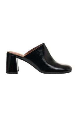 svarta-lacklader-fyrkantig-ta-pumps