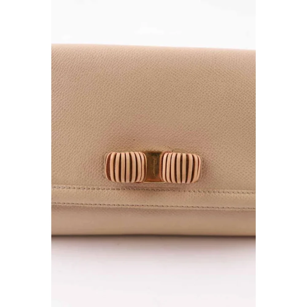 Salvatore Ferragamo Pre-owned Leather wallets Beige Dames
