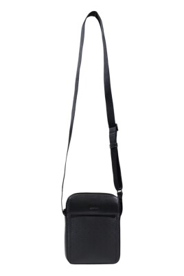 sleek-black-zip-bag-with-pockets