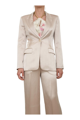 vestes-beige-pour-un-look-elegant