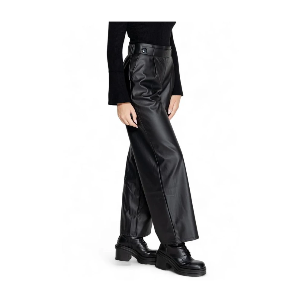 Jacqueline de Yong Zwarte Faux Leren Wijde Pijp Broek Black Dames