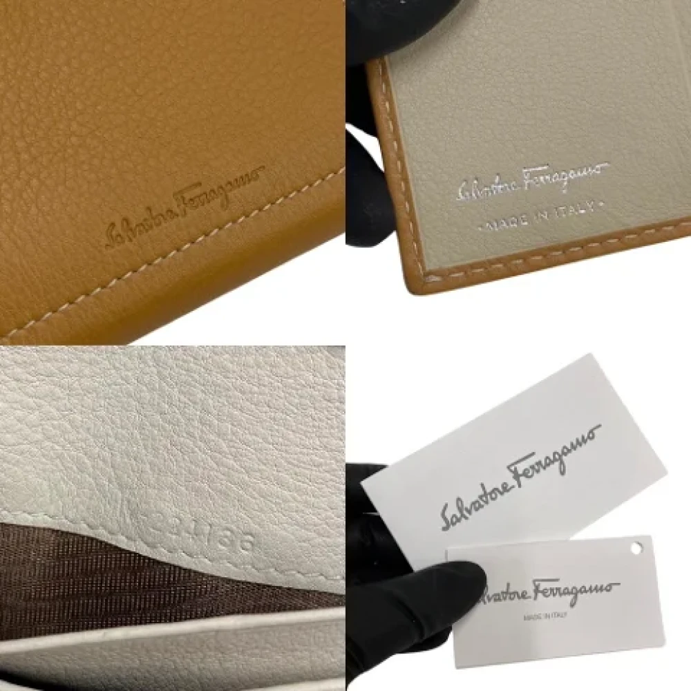 Salvatore Ferragamo Pre-owned Leather wallets Beige Dames