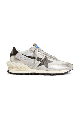 star-pattern-running-shoes