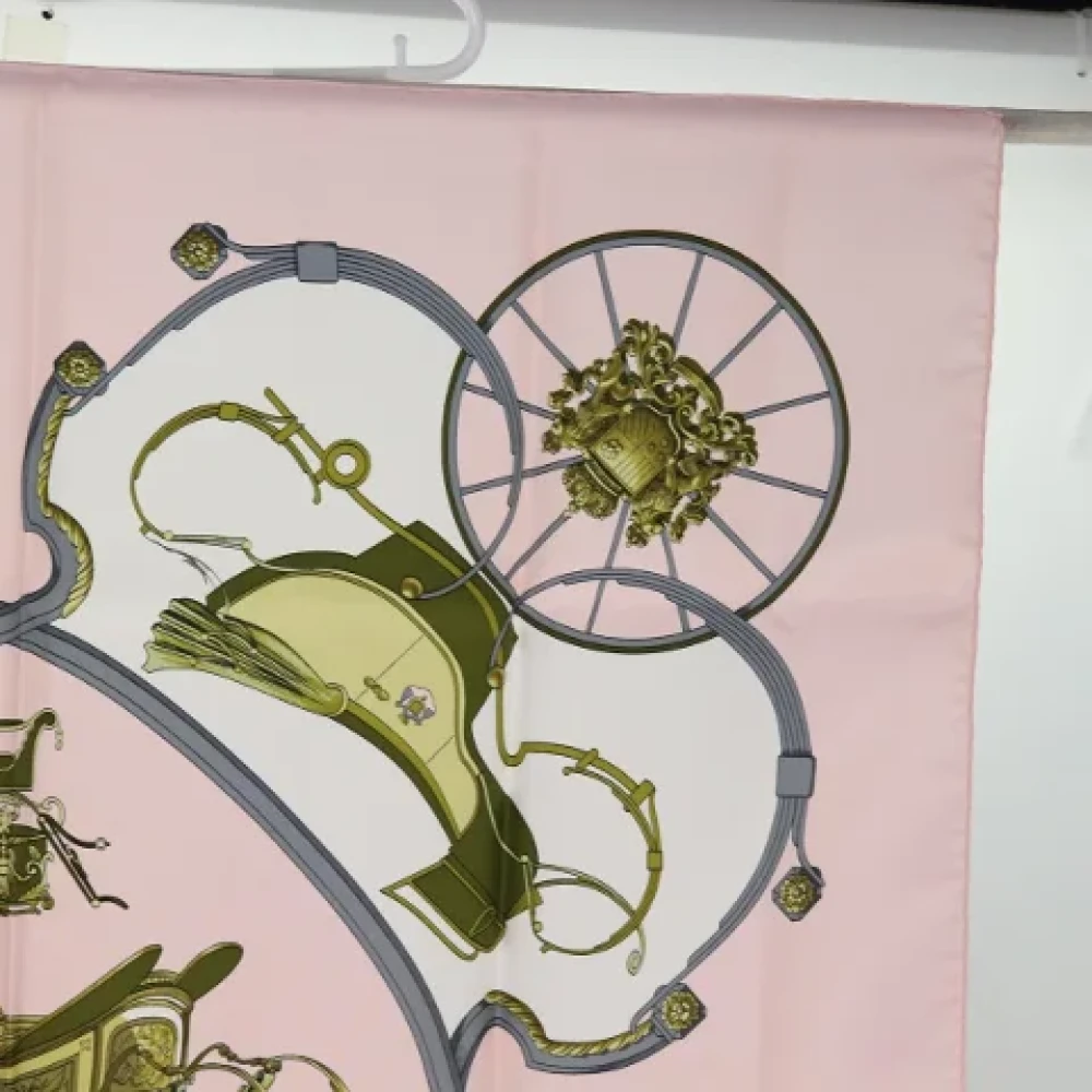 Hermès Vintage Pre-owned Silk scarves Pink Dames