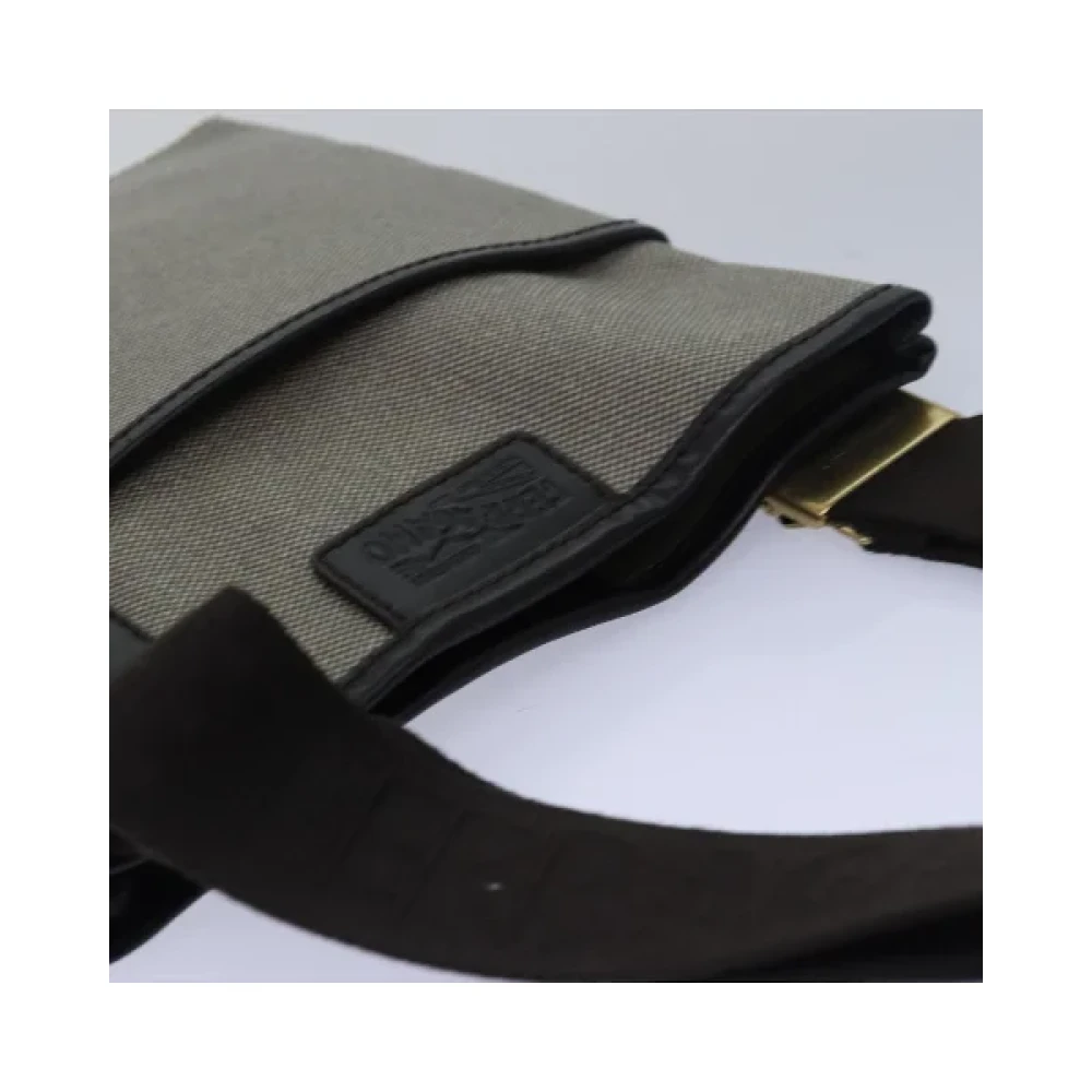 Salvatore Ferragamo Pre-owned Canvas shoulder-bags Gray Dames