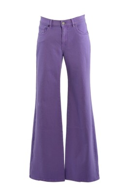 lila-denim-jeans-med-knappstangning