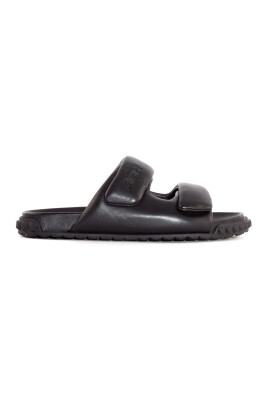svart-twist-lader-sandaler-med-logotyp