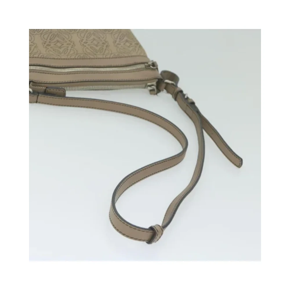 Loewe Pre-owned Leather shoulder-bags Beige Dames