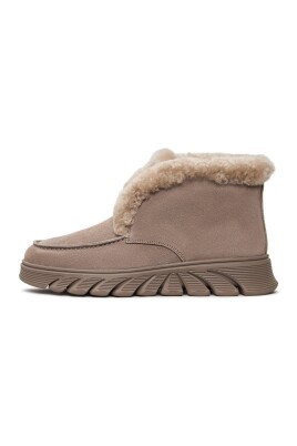 taupe-farskinn-fodrade-ankelboots-adriana-brun