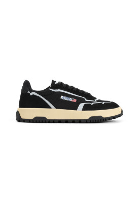 black-sneakers-for-men-ss25
