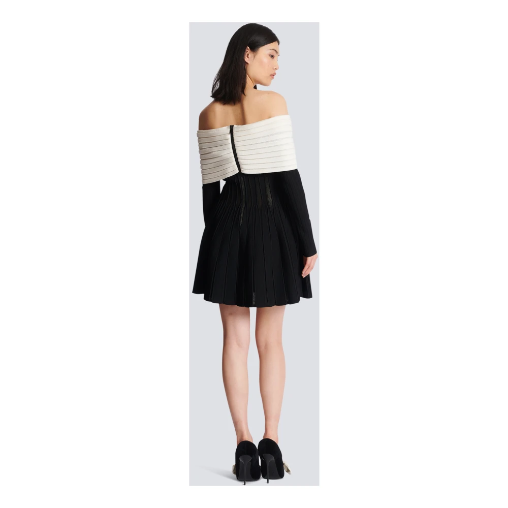 Balmain Skaterjurk met off-shoulder in een gestructureerde gebreide stof Black Dames