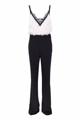 combinaison-elegante-avec-details-ornes