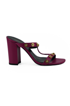 elegantes-sandales-violettes-a-talons-hauts