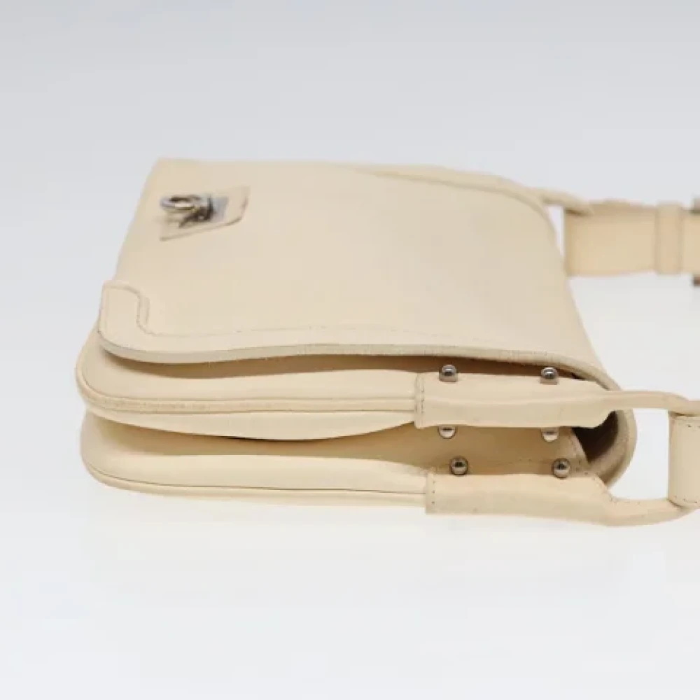 Salvatore Ferragamo Pre-owned Leather shoulder-bags Beige Dames
