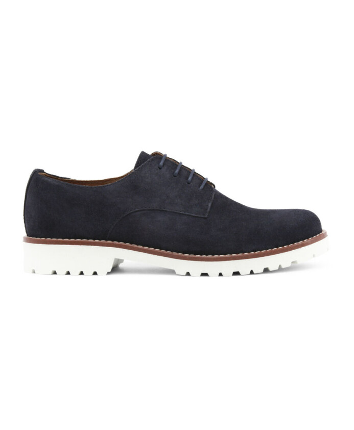 laced-shoes