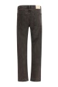 minimalistische-straight-fit-jeans-met-leren-patch