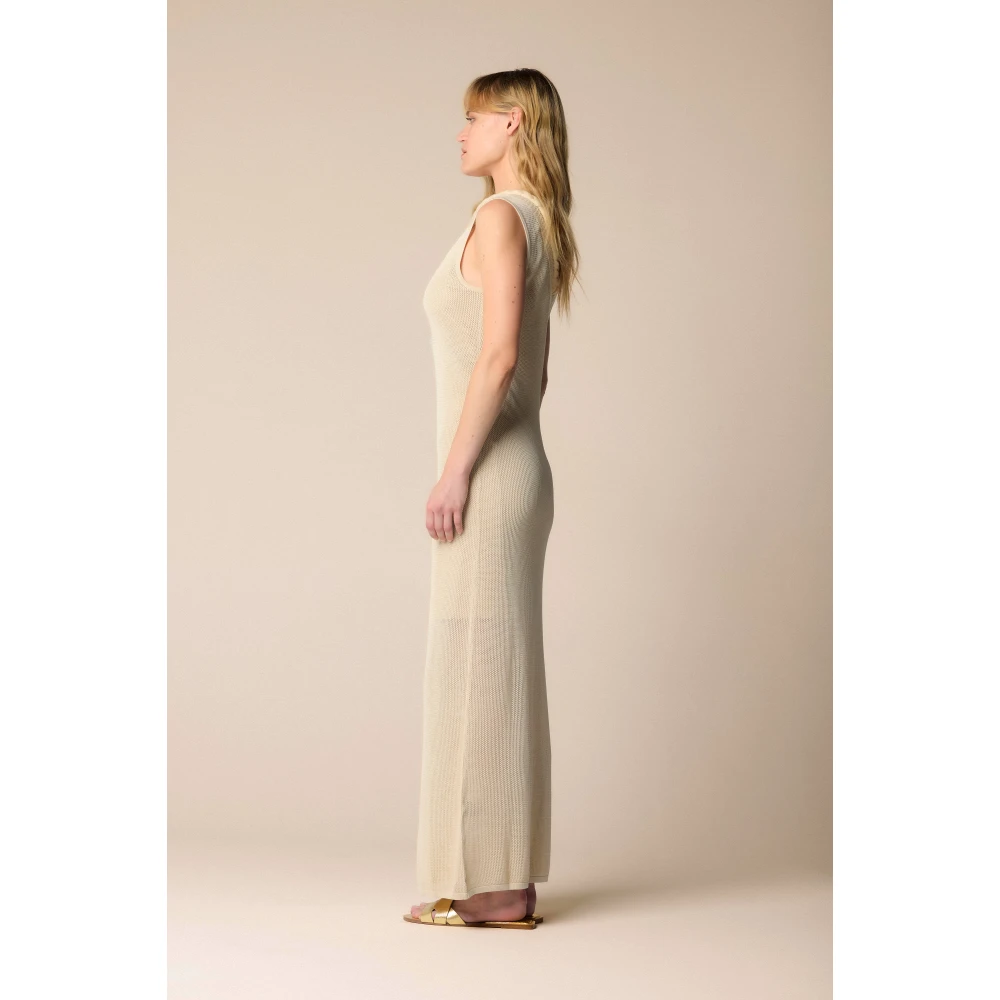 Kocca Lange jurk met bewerkte halslijn Beige Dames