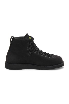 chaussures-de-randonnee-avec-semelle-vibram