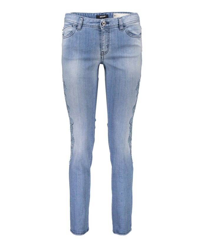 jean-bleu-avec-broderies-et-details-contrastes