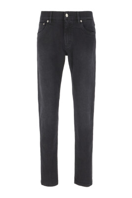 classic-denim-jeans-for-everyday-wear