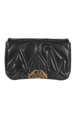 black-bags-for-a-stylish-look
