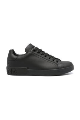 black-sneakers-for-men
