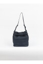 zachte-leren-schoudertas-met-riem
