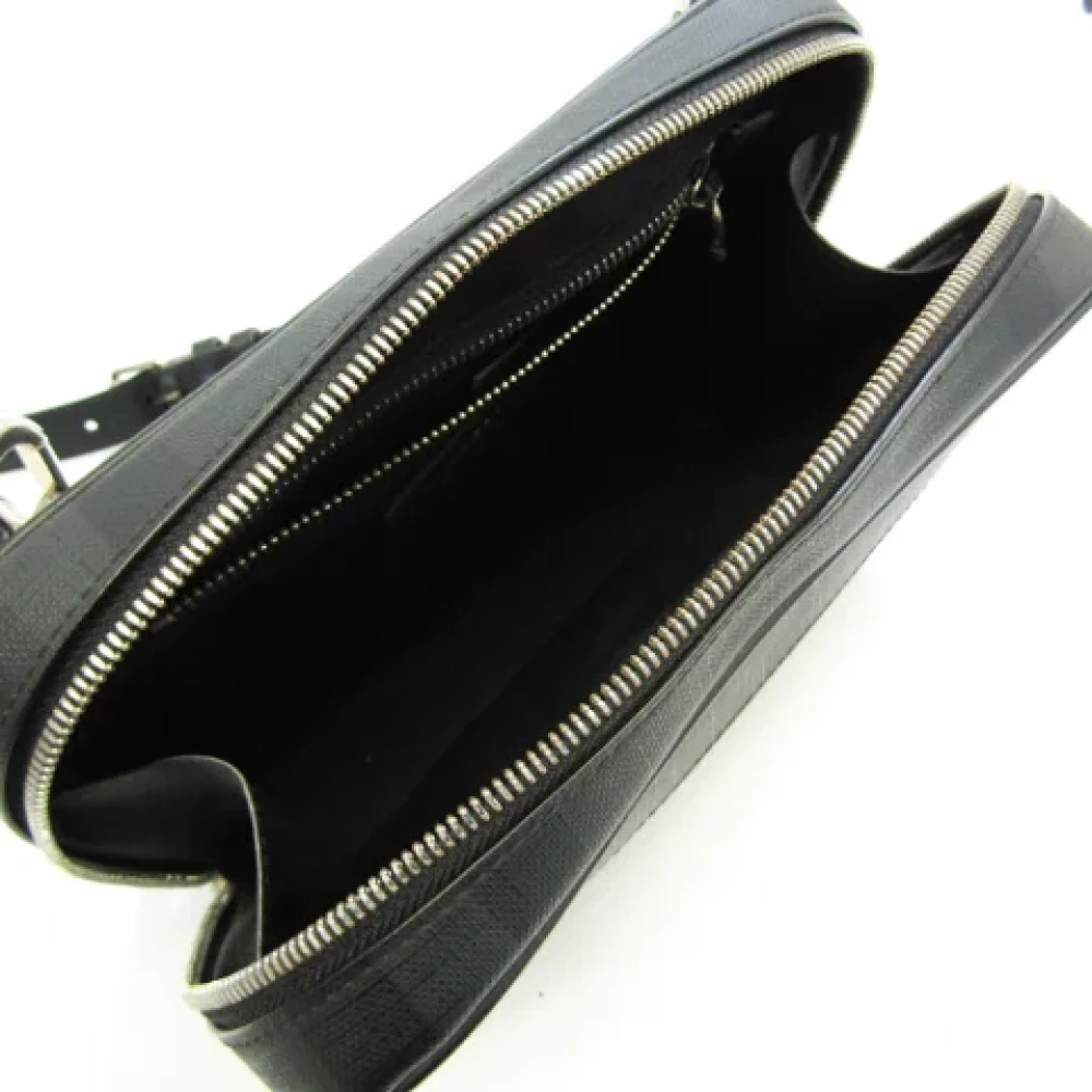 Burberry Vintage Pre-owned Plastic shoulder-bags Black Dames