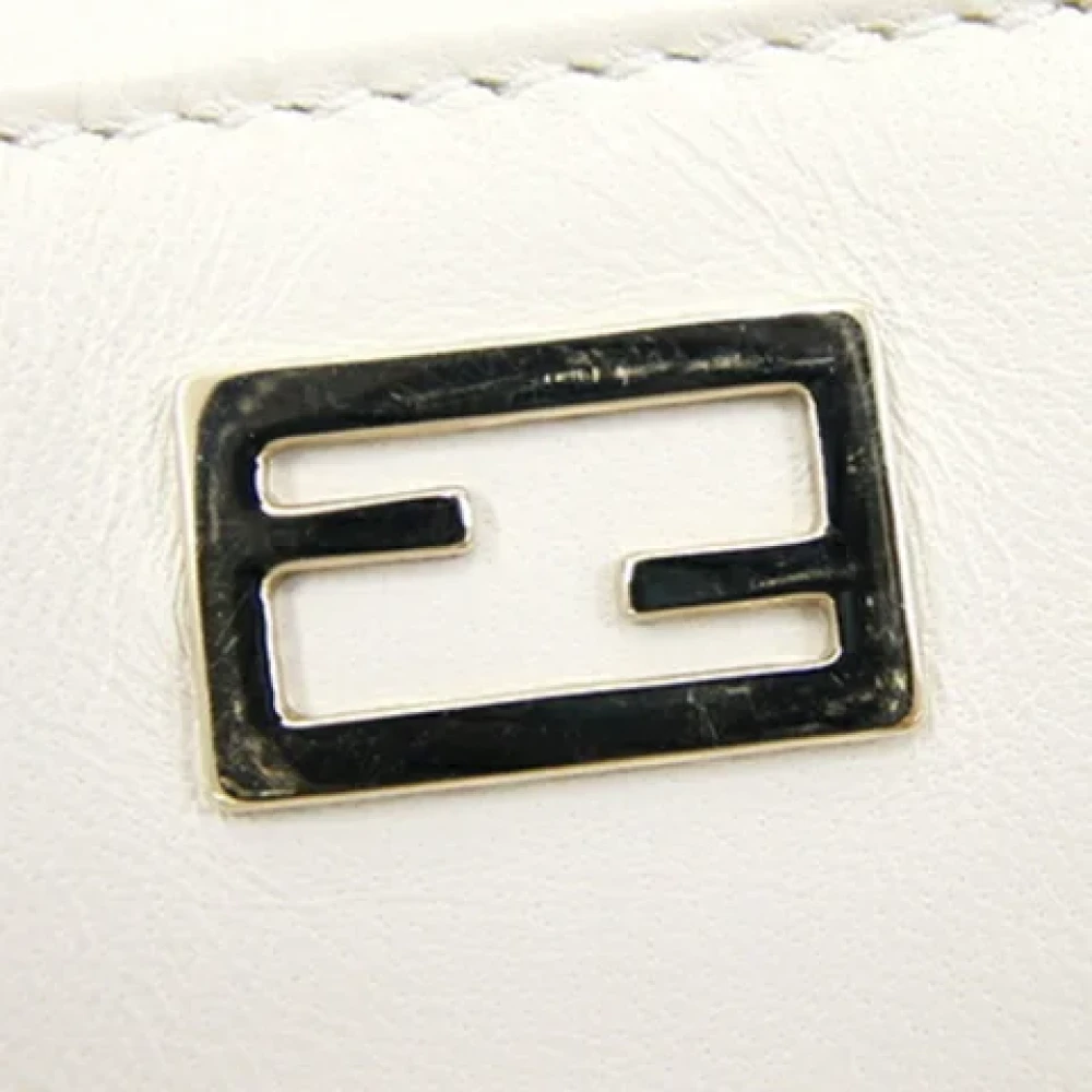 Fendi Vintage Pre-owned Leather clutches White Dames
