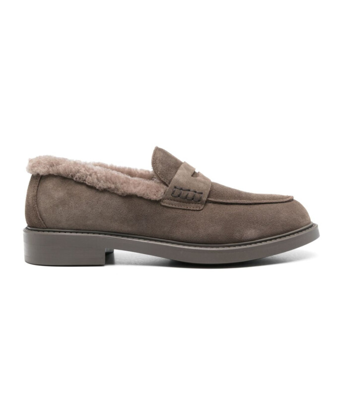 casual-grijze-loafers-met-rubberen-zool
