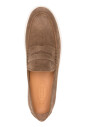 mocassin-en-daim-marron-avec-detail-monogramme