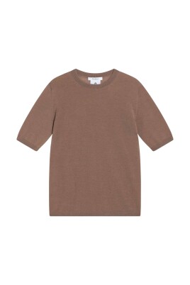 collection-de-t-shirts-et-polos-marron