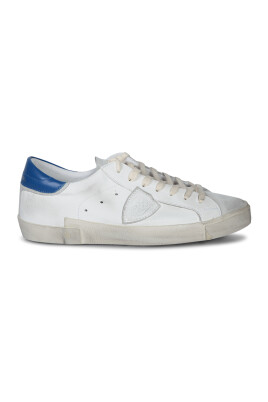 sneakers-blanches-style-vintage-aventures-urbaines