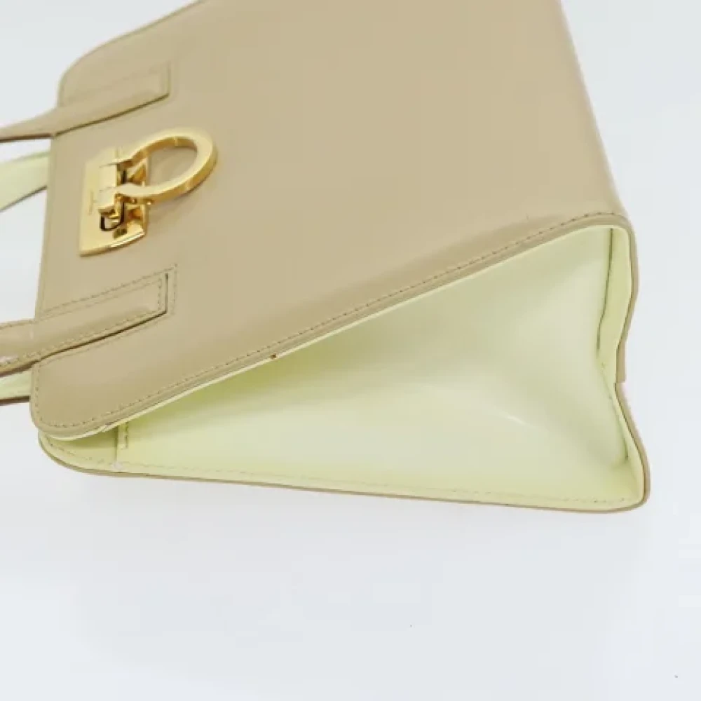 Salvatore Ferragamo Pre-owned Fabric handbags Beige Dames
