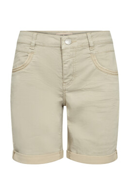 denim-shorts-with-fine-details