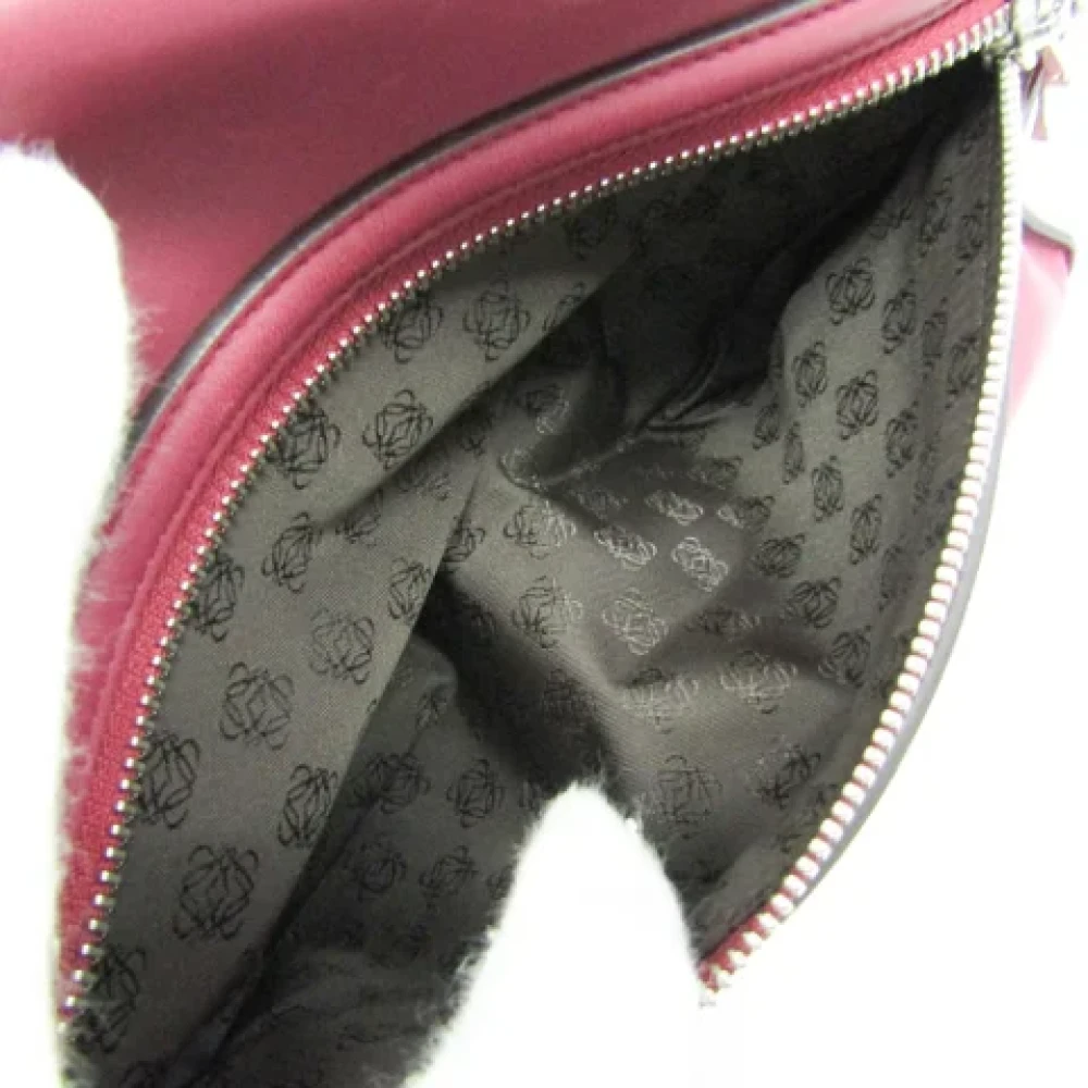 Loewe Pre-owned Leather clutches Red Dames