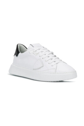 sneakers-elegantes-pour-un-look-decontracte