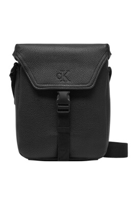 sac-noir-en-polyurethane-avec-boucle-et-poches