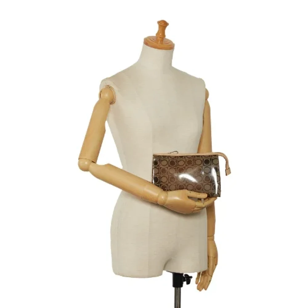 Salvatore Ferragamo Pre-owned Plastic clutches Brown Dames