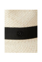 chapeau-en-paille-beige-a-large-bord