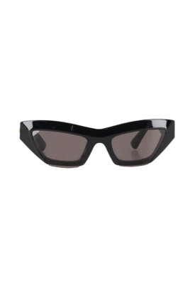 pre-owned-plastic-sunglasses