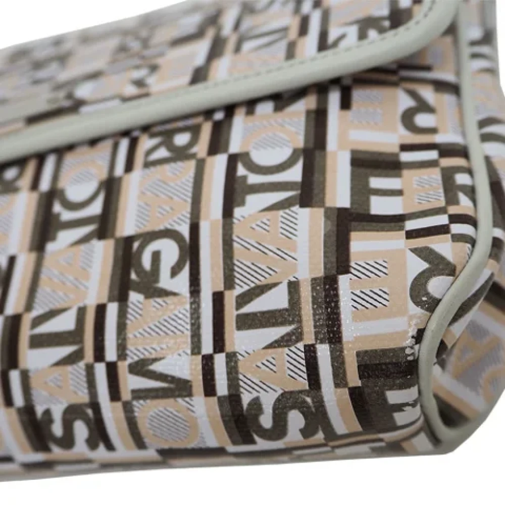 Salvatore Ferragamo Pre-owned Canvas shoulder-bags Beige Dames