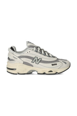 sneaker-grise-avec-style-futuriste