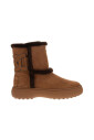 bottes-en-daim-marron-avec-bordure-en-shearling
