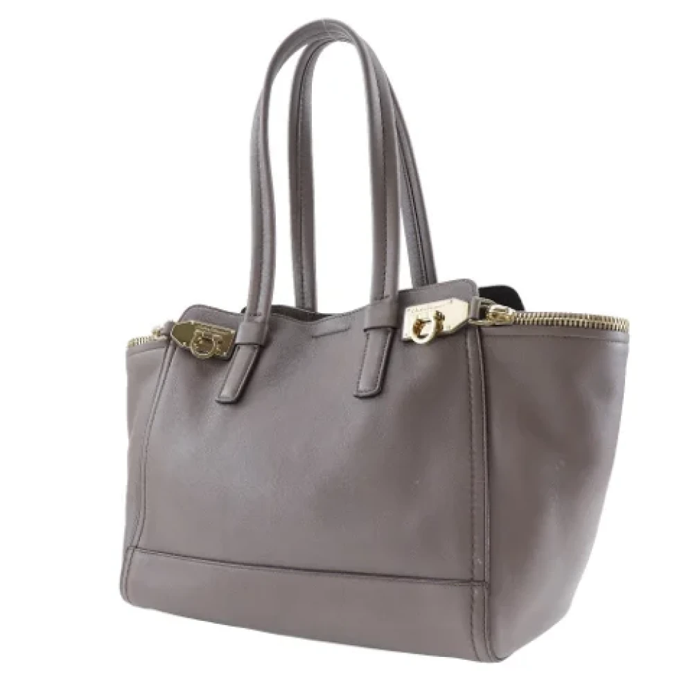 Salvatore Ferragamo Pre-owned Leather shoulder-bags Brown Dames